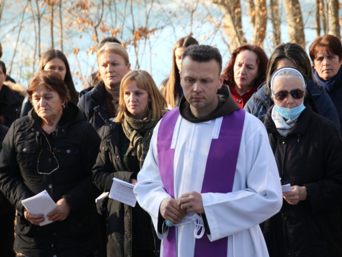 FOTO: Put križa kroz fratarski gaj na Šćitu