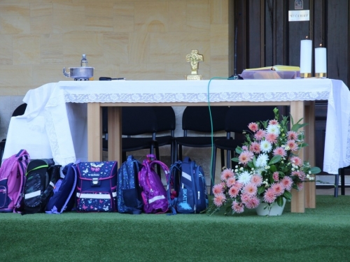 FOTO: Započela trodnevnica u župi Rama-Šćit, prvašići darovani prigodnim darovima