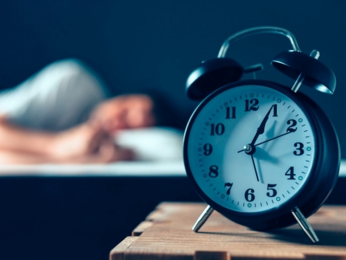 Liječnici objasnili što se događa s našim tijelom ako spavamo manje od šest sati noću