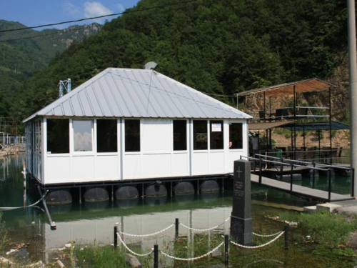 FOTO: Akcija čišćenja odmorišta i plaže na Gračacu