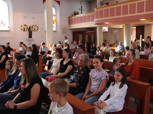 FOTO: U Prozoru održan 18. festival duhovne glazbe ''Djeca pjevaju Isusu''