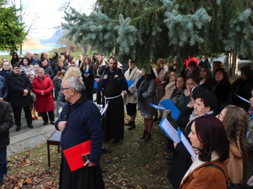 FOTO: Na Šćitu uprizorene žive jaslice