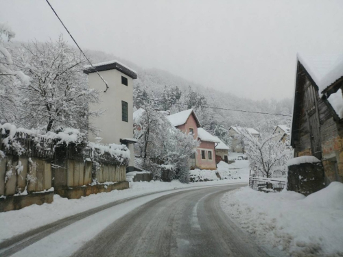 FOTO: U Rami napadalo 30 cm novog snijega