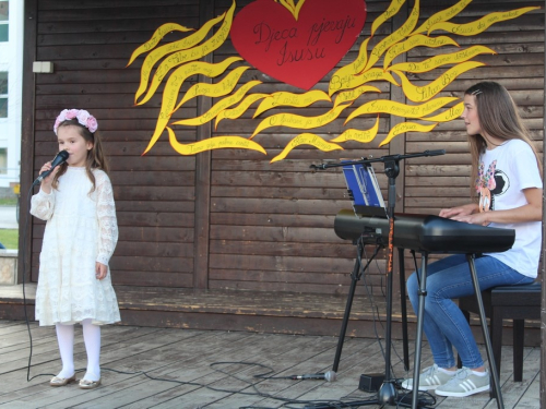 FOTO: U Prozoru održan dječji festival 'Djeca pjevaju Isusu'