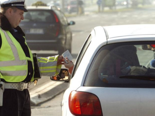 Policajci iz Banovića suspendirani zbog uzimanja 20 KM mita