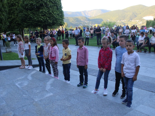 FOTO: Započela trodnevnica u župi Rama-Šćit, prvašići darovani prigodnim darovima