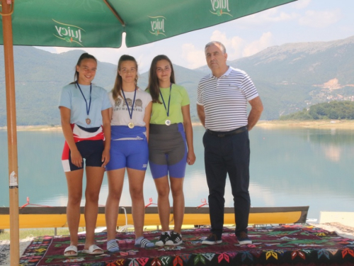 FOTO: Na Ramskom jezeru održana veslačka regata