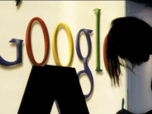 Googleovci ne smiju spomenuti Facebook!