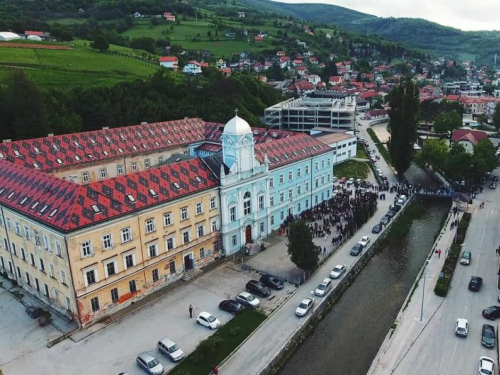 Zgrada u cjelosti vraćena u posjed Vrhbosanskoj nadbiskupiji