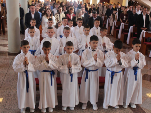 FOTO: Prva sveta pričest u župi Prozor