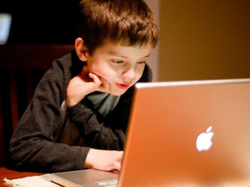 Djeca se s Internetom prvi put susreću već u drugoj godini života