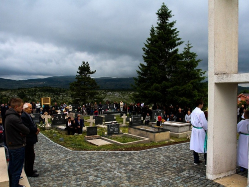 FOTO: Blagoslov gradilišta i kamena temeljca nove filijalne crkve na Risovcu