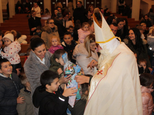 FOTO: Sv. Nikola posjetio župu Prozor