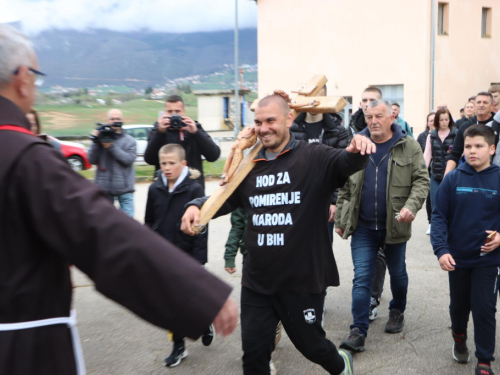 FOTO/VIDEO: Poruka mira stigla na Šćit: Josip Jelinić završio svoje hodočašće kroz BiH