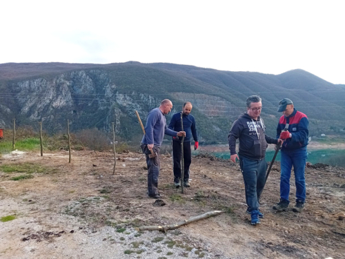 Mještani Mluše pokazali kako se voli Rama - očistili ilegalnu deponiju smeća