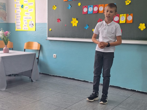 FOTO: Priredba povodom Majčinog dana u područnoj školi na Lugu