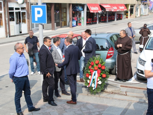 FOTO: Polaganjem vijenaca i svečanom sjednicom započelo obilježavanje Dana općine