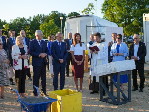 Položen kamen temeljac za dogradnju Hrvatske bolnice „Dr. fra Mato Nikolić“ u Novoj Biloj