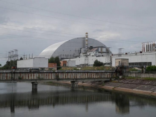 Stavlja se novi sarkofag na reaktoru u Černobilu