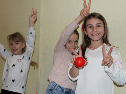 Ramske mažoretkinje Kikići zabavile se na ''Game day with kids''