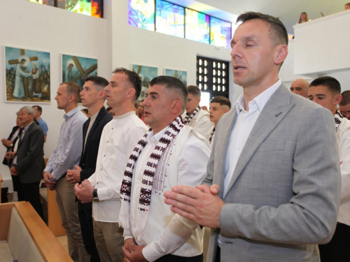 FOTO: Krizma u župi Rumboci