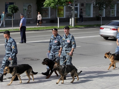 Policija evakuirala barove, restorane i hotel u Rostovu na Donu