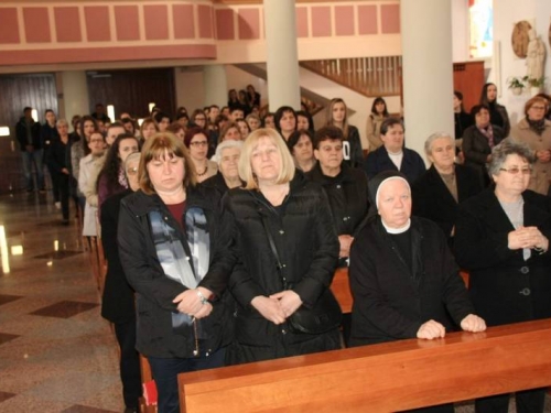 FOTO/VIDEO: Don Damir Stojić predvodio duhovnu obnovu u župi Prozor
