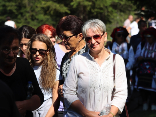 FOTO/VIDEO: Tisuće hodočasnika okupilo se na Kedžari u spomen na Divu Grabovčevu