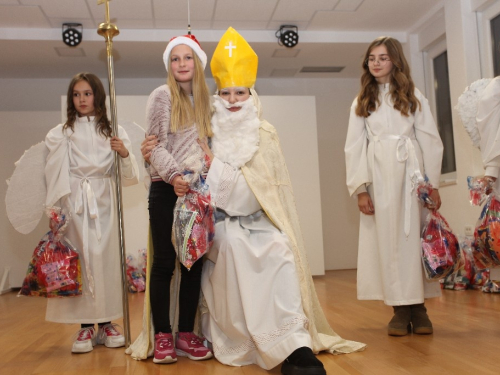 FOTO: Susret djece sa svetim Nikolom u Rumbocima