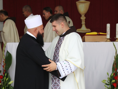 FOTO: Mlada misa fra Antonia Baketarića u Rumbocima