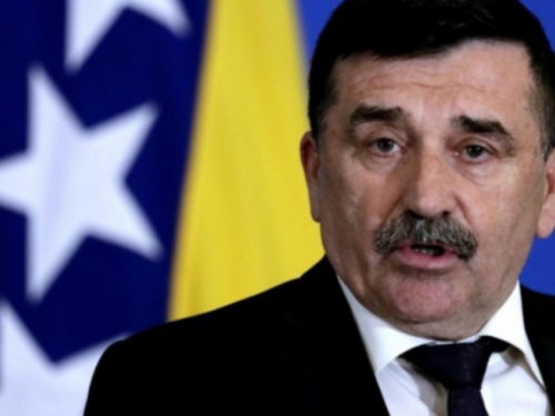 Lovrinović: Hrvati dva desetljeća već traže da biraju svoje predstavnike, to se mora riješiti