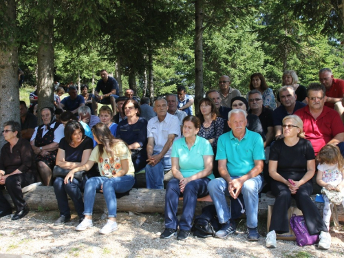 FOTO/VIDEO: Na Vran planini služena misa za poginule duvandžije