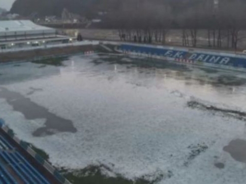 Ovako izgleda nogometni stadion u BiH: Jučer bazen, danas klizalište