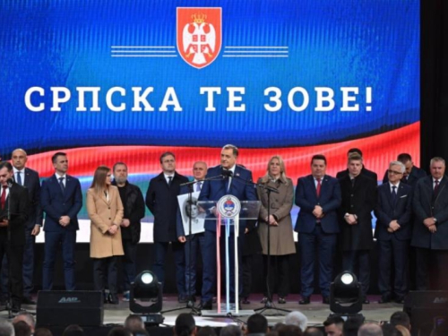 Dodik s mitinga: Mi ne želimo biti u ovom sranju koje se zove BiH