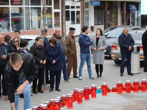 FOTO: Povodom Svih svetih u Prozoru zapaljene svijeće za poginule i preminule branitelje