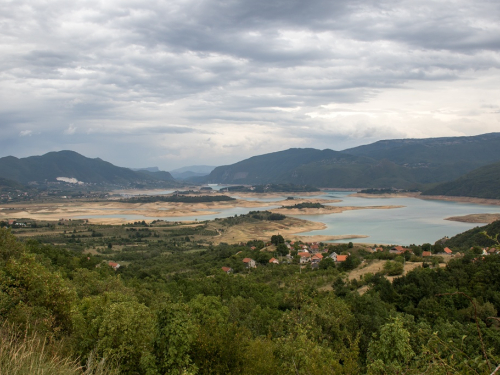 FOTO/VIDEO: Požar od Baljaka prema putu za Ramu