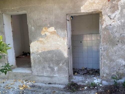 Uništene prostorije Nadbiskupskog sjemeništa u Travniku: Vrata skinuta, stakla razbijena...