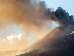 Potoci lave se i dalje slijevaju niz obronke vulkane Etna