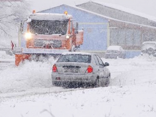 Snijeg počeo padati diljem Hrvatske