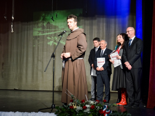 U Jajcu održana manifestacija pod gleslom ''Vratimo nadu zavičaju''