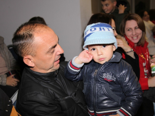 FOTO: Sv. Nikola razveselio djecu u Rumbocima