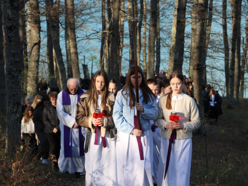 FOTO: Put križa kroz fratarski gaj na Šćitu