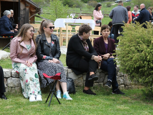 FOTO: Druženje Rumbočana i sv. misa na Zahumu