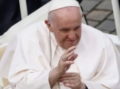 Papa Franjo želi poslati osobne mirovne izaslanike Putinu i Zelenskom