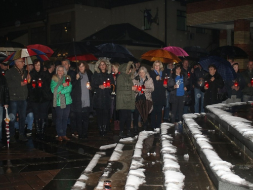 FOTO: U Prozoru zapaljene svijeće za tragično preminulog generala Slobodana Praljka