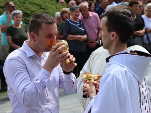 FOTO: Na Šćitu svečano proslavljena Velika Gospa i Mlada misa fra Mile Belje