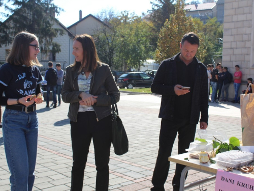 FOTO: Dani kruha u OŠ Marka Marulića Prozor