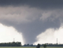 Snažni tornado iz kuće iščupao kadu i staricu i sina koji su se u njoj skrili