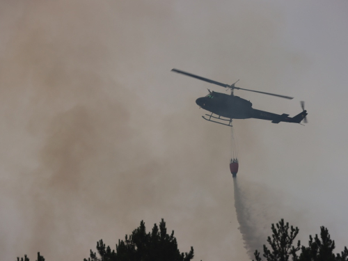 Požar u Rami i dalje gori: Helikopter OS BiH na terenu, iščekuje se pomoć kanadera iz Hrvatske