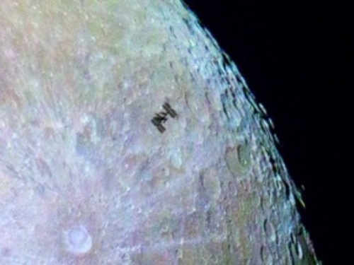 Ulovio je ISS dok prolazi ispred Mjeseca